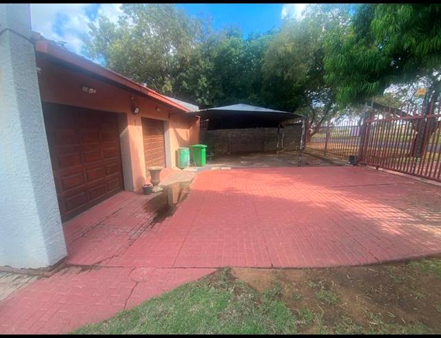 4 BEDROOM HOUSE FOR SALE IN GHOLFSIG